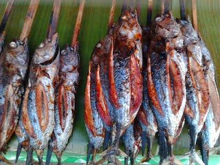 漁業が盛んなダナオシティの名物：焼き魚のティナプ・アーナン